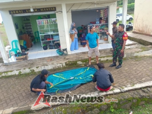 Babinsa Koramil 1628-04/Poto Tano Pantau Situasi Keamanan Desa Binaan