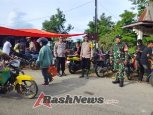 Ciptakan Situasi Aman, Babinsa dan Polsek Wolowaru Gelar Pamwil di Pasar Bokasape