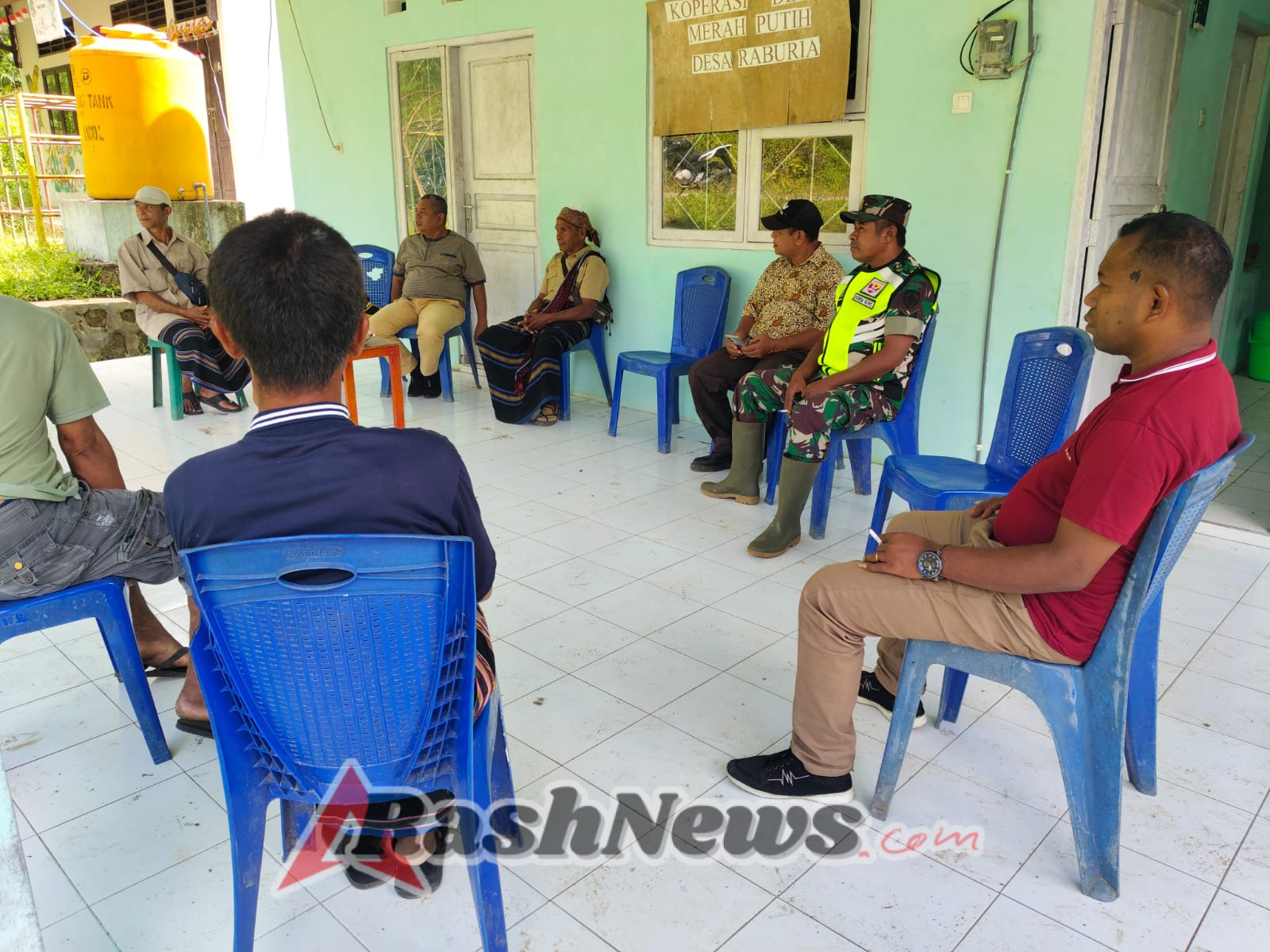 Pemantauan Wilayah dan Silaturahmi, Babinsa Ende Tingkatkan Keamanan Desa Raburia