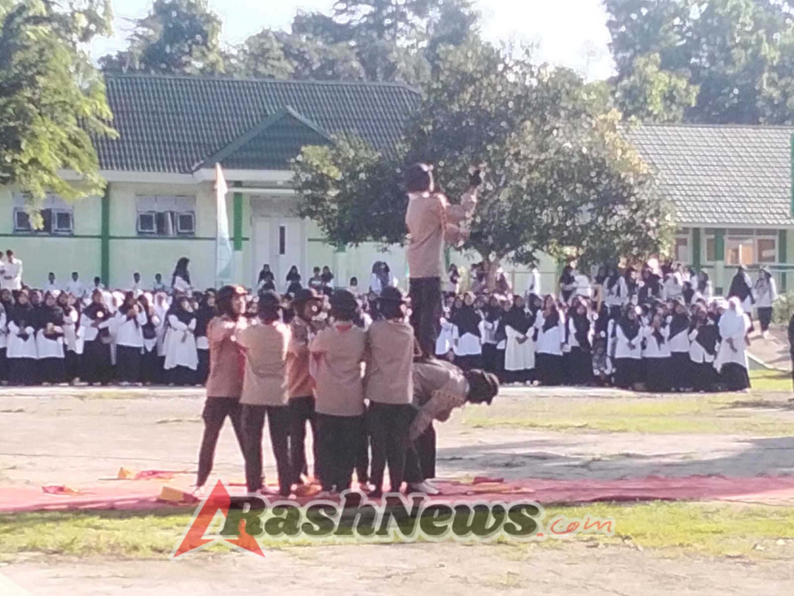 Lapangan MTsN Wawo Jadi Pusat Peringatan Hari Amal Bakti ke-80 Kemenag RI