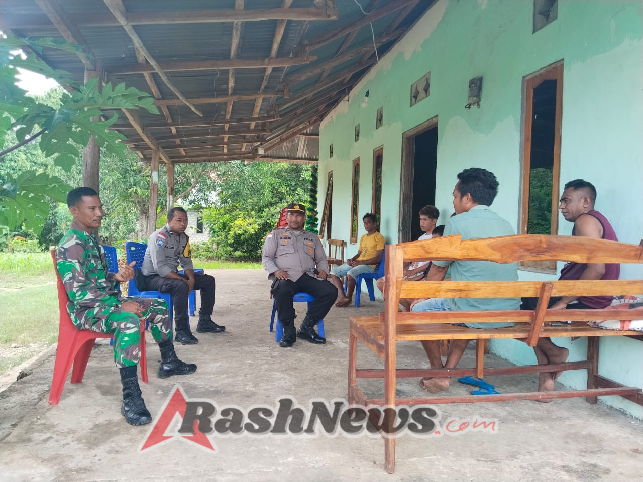 Sertu Husni Harianto Komsos Kamtibmas Bersama Masyarakat Desa Malata