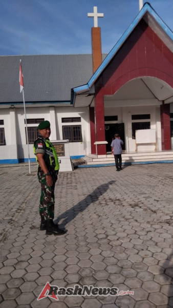 Babinsa Koramil Batutua Amankan Ibadah Natal dan Tahun Baru di Gereja GMIT Talitakumi