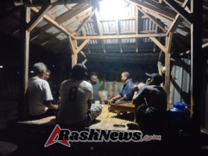 ‎Babinsa Desa Bagik Papan Laksanakan Patroli Malam, Himbau Warga dan Remaja Jaga Kamtibmas