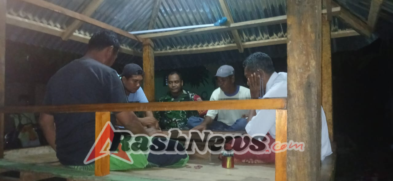 Patroli Malam Babinsa Koramil 1614-02/Kempo Tingkatkan Kesadaran Keamanan Warga