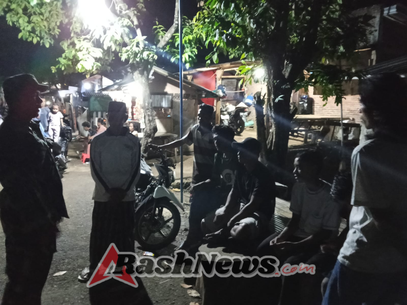 Cegah Gangguan Kamtibmas, Babinsa Laksanakan Patroli Keliling Desa
