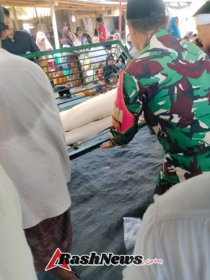 Babinsa Koramil 1628-02/Sekongkang Ikut Prosesi Pemakaman Warga Desa Binnan