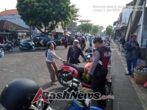 Cegah Gangguan Kamtibmas Polsek Mengwi Laksanakan Patroli dialogis di Kawasan Pasar Tradisional