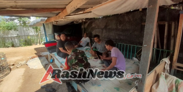 Melalui Komsos, Babinsa Seteluk Tengah Bangun Komunikasi dengan Masyarakat