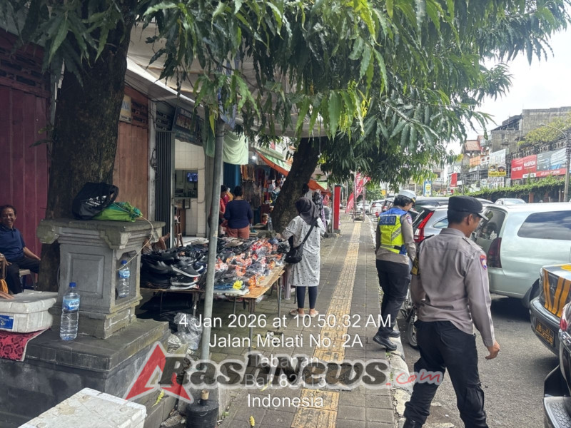 Ciptakan Rasa Aman Awal Tahun 2026, Personel Kepolisian Gelar Patroli Dialogis di Pasar Tabanan