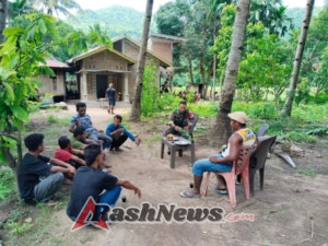 Sinergi Babinsa dan Warga Desa Tou Barat Tingkatkan Kepedulian terhadap Keamanan dan Kebersihan