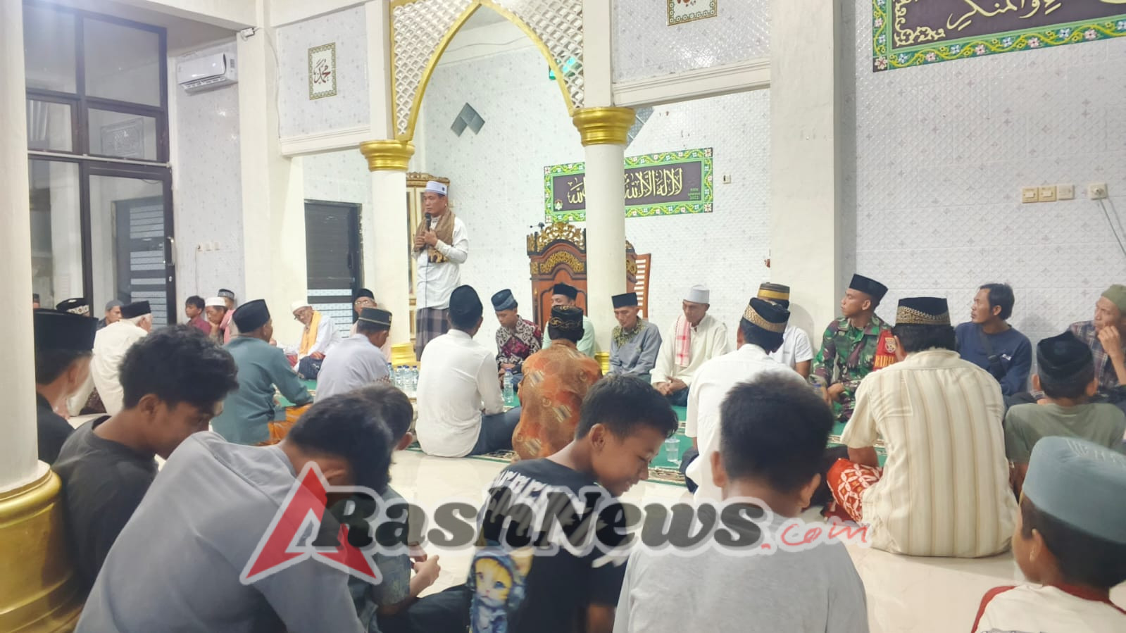 Peringatan Isra Mi’raj di Moteng Berlangsung Khidmat, Babinsa Turut Hadir Jaga Kondusifitas