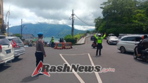 Personel Polres Bangli Berikan Atensi Penuh Kunjungan Wisatawan di Obyek Wisata Penelokan Kintamani
