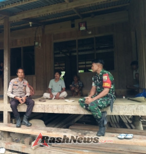 Babinsa Ingatkan Warga Desa Watu Puda Waspada Potensi Banjir Saat Musim Hujan