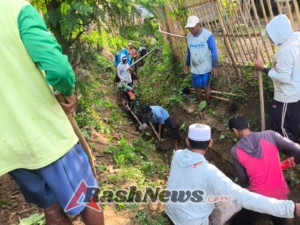 Sinergi Babinsa dan Kelompok Tani Percepat Normalisasi Saluran Air di Kecamatan Woha