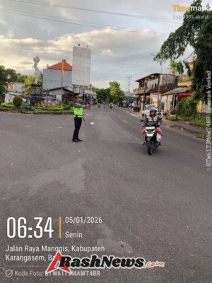 Unit Turjawali Sat Lantas melaksanakan Pengaturan dan Penjagaan di Pos 3 Patung Salak Jasri