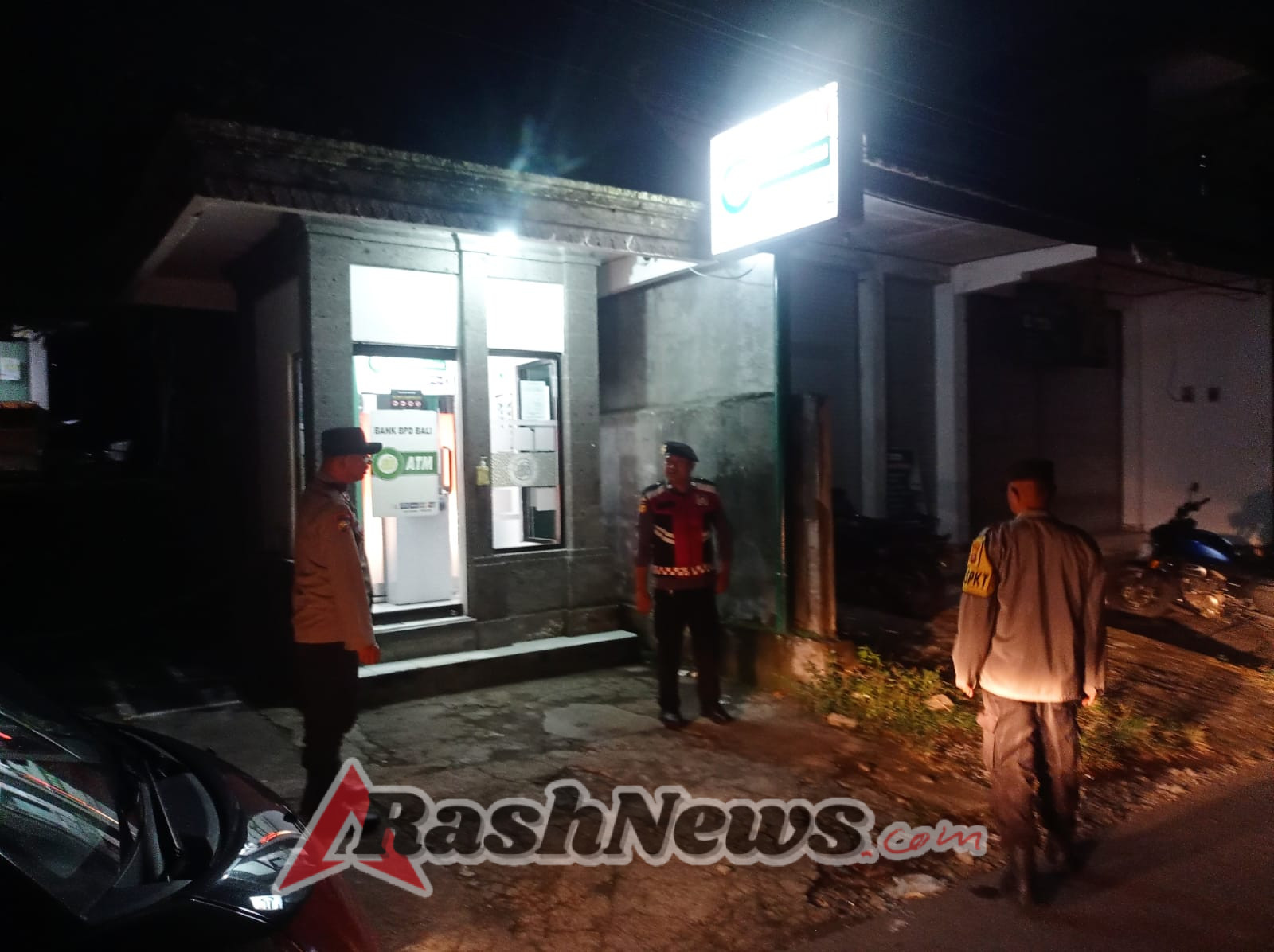 “Blue Light Patrol ” Polsek Bebandem Cegah Gangguan Kriminalitas Pada Jam Rawan Agar Terciptanya Situasi Yang Aman Dan Kondusif.