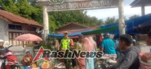Babinsa Ende Bina Wilayah Binaan, Warga Sambut Positif Kehadiran TNI di Pasar