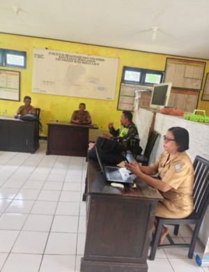 Perkuat Sinergi TNI–Kelurahan, Babinsa Komsos di Kantor Lurah Busalangga