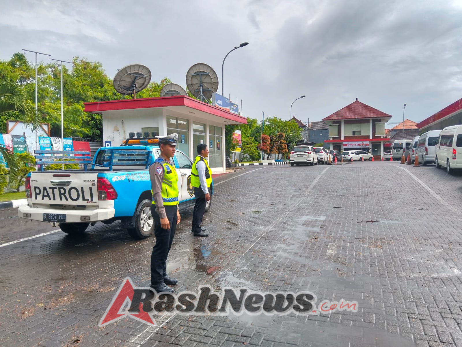 Patroli R4 Gabungan Polisi dan Avsec Amankan Kawasan Bandara Ngurah Rai