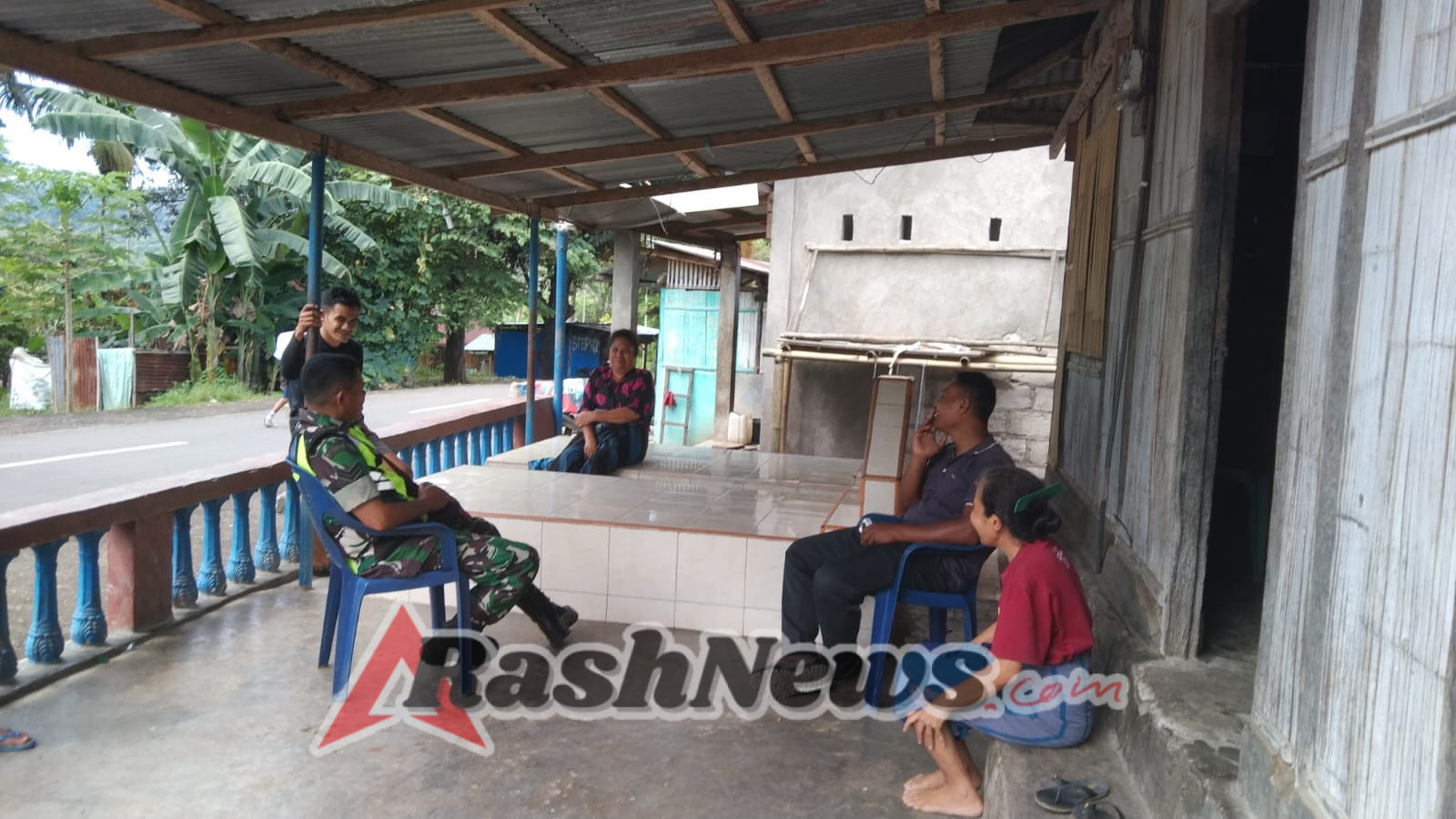 Monitoring dan Edukasi Lingkungan, Babinsa Wolowaru Dorong Kebersihan Desa Fatamari