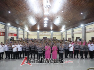 Kapolda Bali Pimpin Upacara Kenaikan Pangkat 1.258 Personel