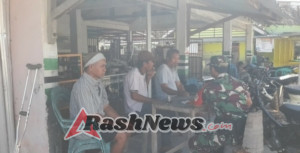 Babinsa Seteluk Tengah Ajak Warga Jaga Kamtibmas Lewat Komsos