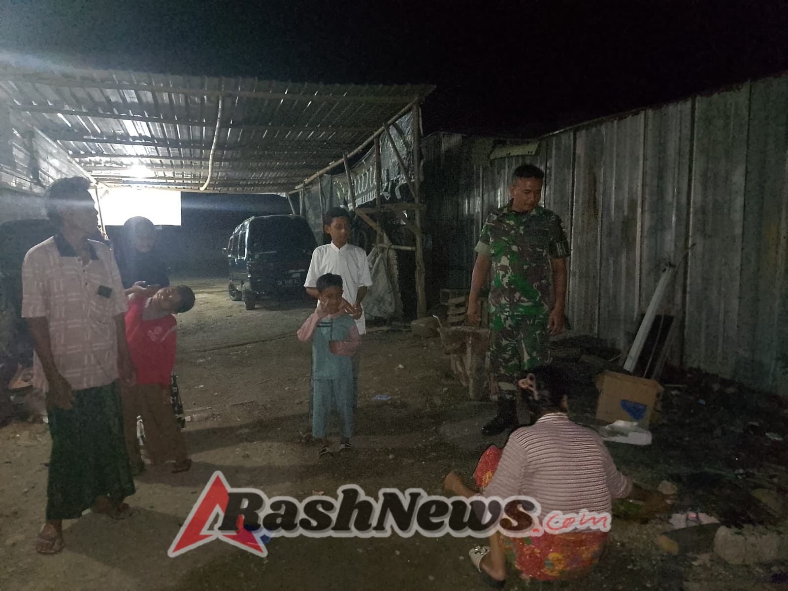 Cegah Gangguan Kamtibmas, Babinsa Desa Tuananga Intensifkan Patroli Malam