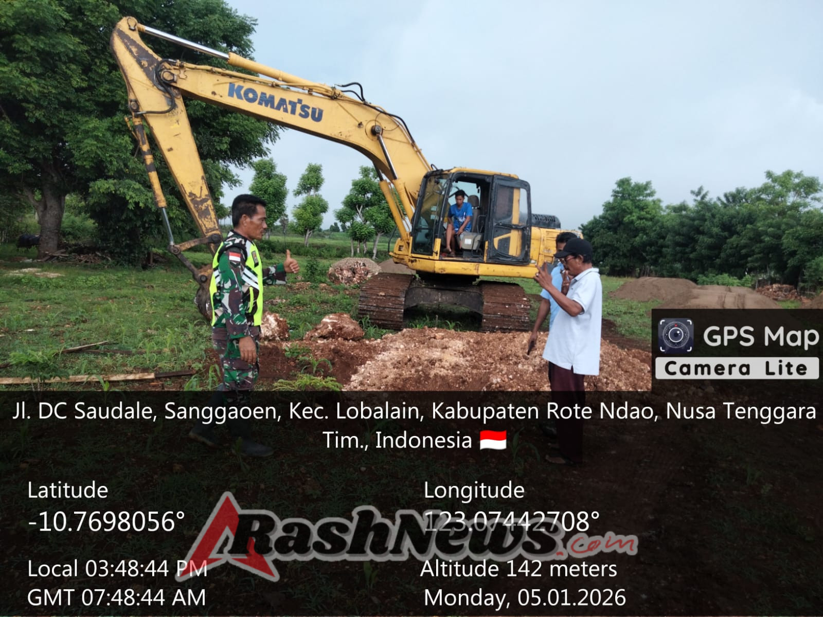 Babinsa Serka Ishak Manafe Monitoring Distribusi Material KDKMP di Desa Lekunik