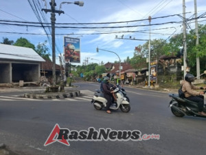 Wujudkan Kamseltibcarlantas, Personel Polsek Abiansemal Laksanakan Pengaturan Lalu Lintas Sore Hari