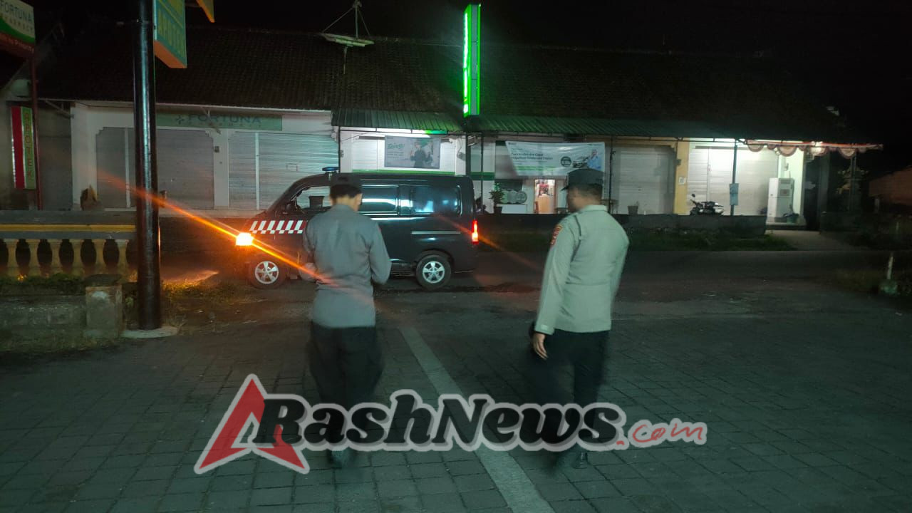 Polsek Selat Laksanakan Blue Light Patrol untuk Tingkatkan Keamanan Wilayah