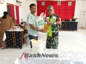 Babinsa Pastikan Bantuan Pangan Tepat Sasaran di Dua Desa Kecamatan Aesesa