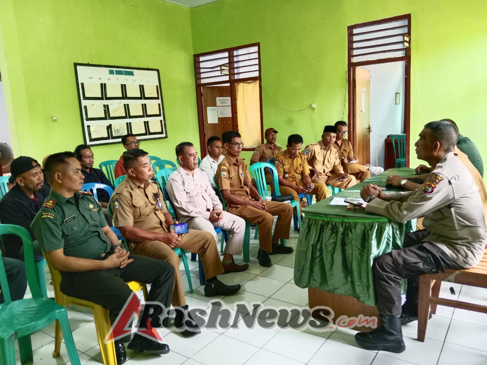 Camat Ambalawi Bersama Forkopimka Gelar Rapat Koordinasi Pembangunan Fisik Gerai Kopdes Merah Putih
