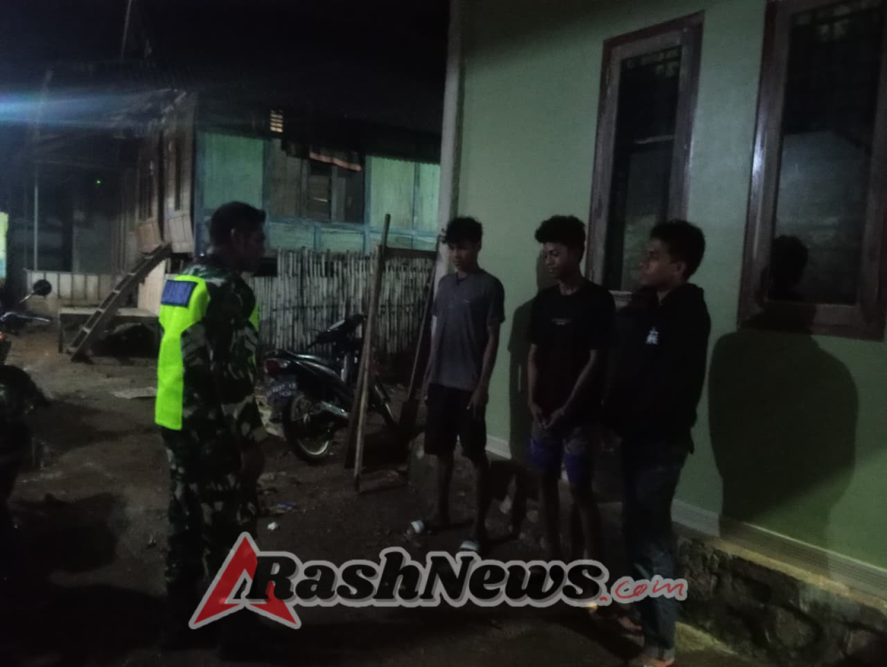 Babinsa Serda Ridwan Ajak Warga Saraeruma Selesaikan Masalah Secara Kekeluargaan