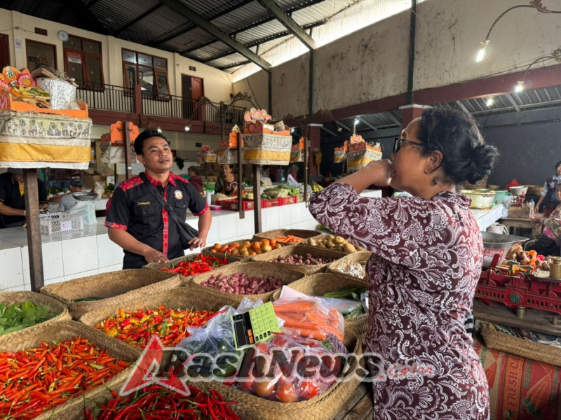 Unit Intelkam Laksanakan Pamtup dan Monitoring Sembako, Harga dan Ketersediaan di Pasar Kayuambua Terpantau Stabil