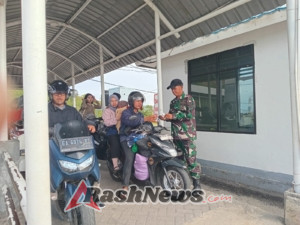Anggota Koramil Poto Tano Pastikan Keamanan Penumpang dan Kendaraan
