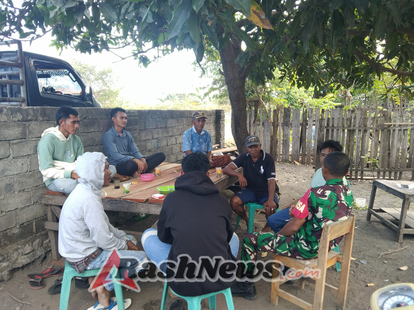 Melalui Komsos, Babinsa Doropeti Ingatkan Pentingnya Pengawasan Anak