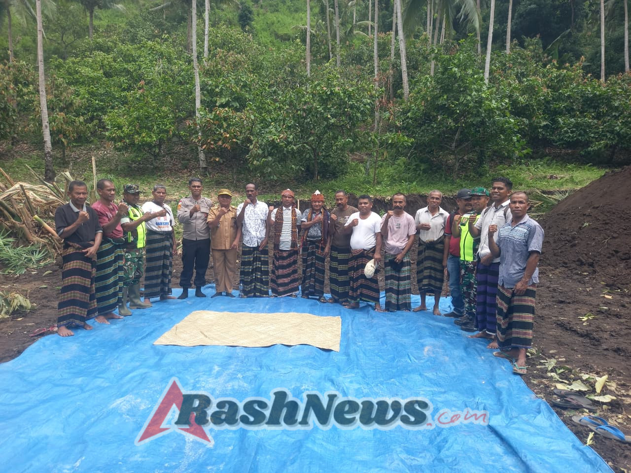 Babinsa Bersama Tokoh Adat dan Pemerintah Awali Pembangunan Koperasi Merah Putih di Ende