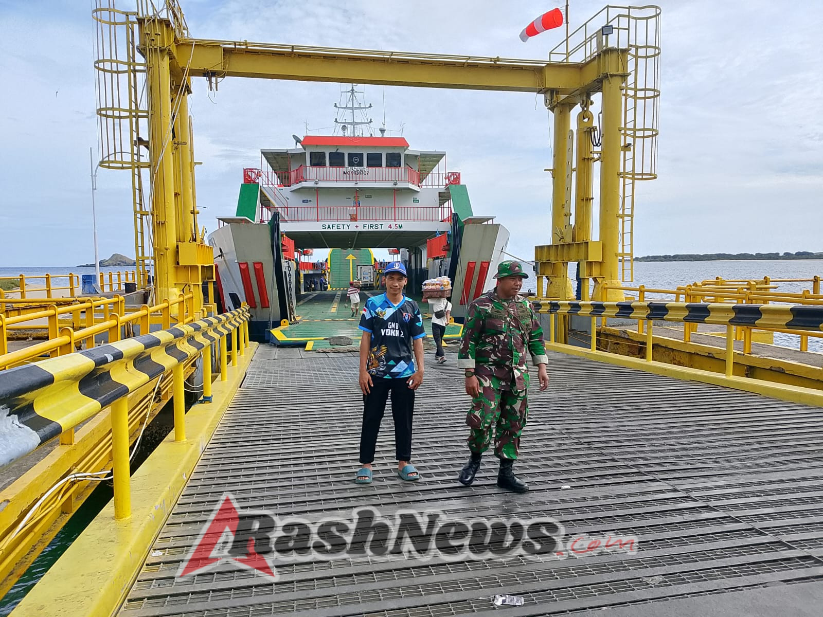 Pengamanan Pelabuhan  Poto Tano, Wujud TNI Jaga Kondusivitas Wilayah