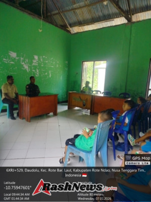 Babinsa Koramil 1627-03/Batutua Sukseskan Kegiatan Kesehatan di Desa Tualima