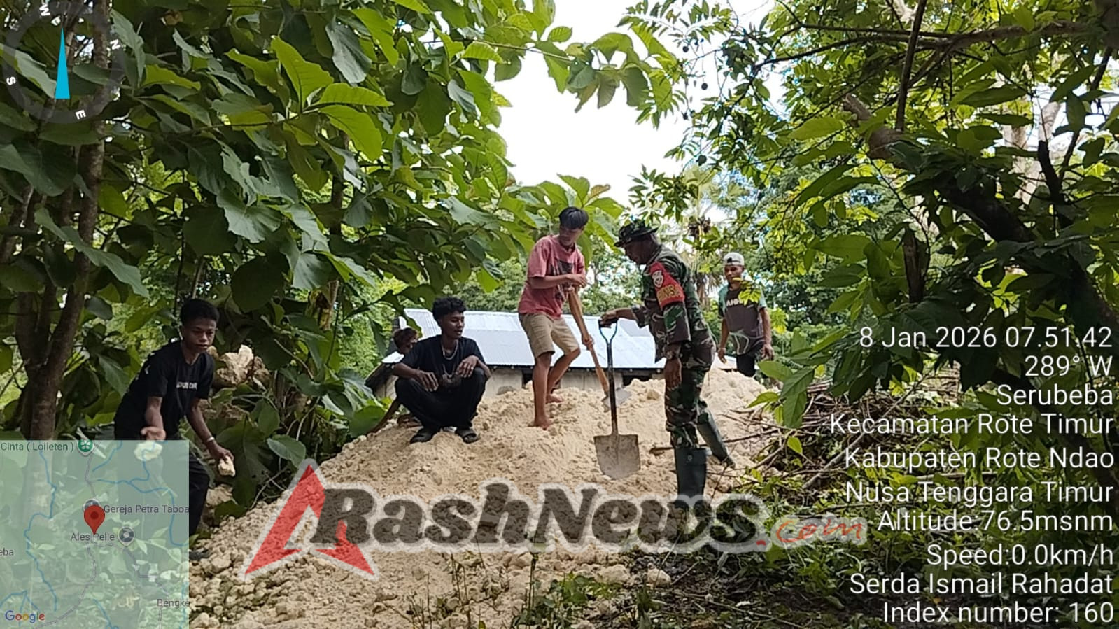 Pembersihan Jalan dan Persiapan Tiang KDKMP Desa Serubeba Berjalan Lancar dengan Pendampingan Babinsa