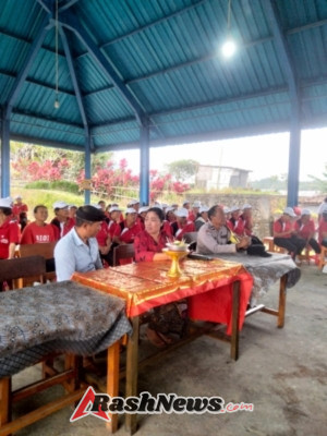 Bhabinkamtibmas Baturiti Hadiri Perayaan HUT ke-V Lansia Pucak Luwih di Banjar Pacung