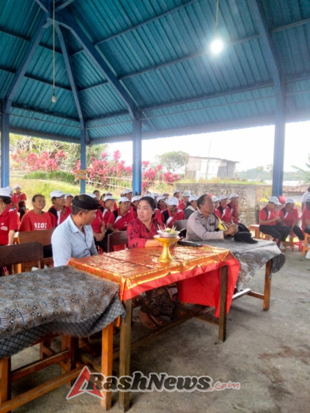 Bhabinkamtibmas Baturiti Hadiri Perayaan HUT ke-V Lansia Pucak Luwih di Banjar Pacung
