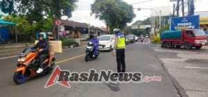 Cegah Kemacetan dan Laka Lantas, Personel Polsek Mengwi Laksanakan Pengaturan Arus Lalu Lintas