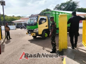 Babinsa Koramil 1627/RN Pastikan Keamanan Keberangkatan Kapal di Rote Ndao