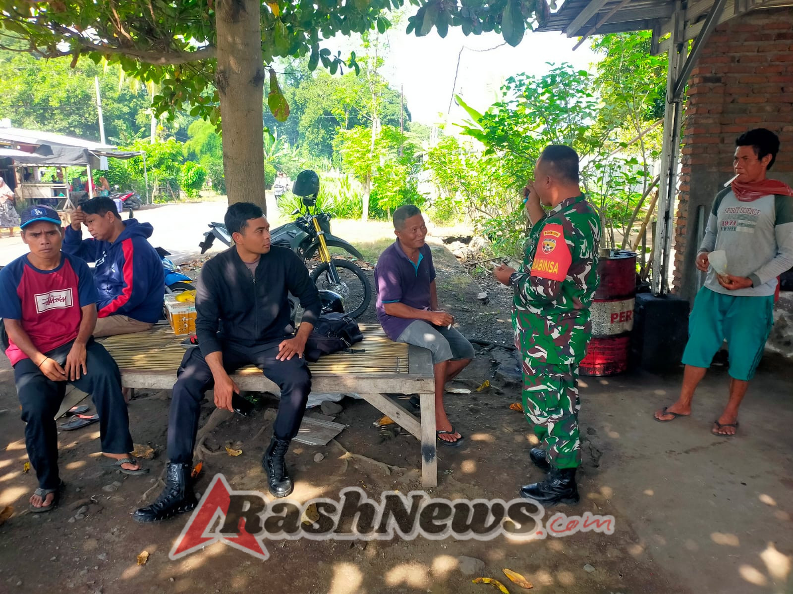 ‎Babinsa Obel-Obel Ajak Warga Dusun Melempo Waspadai Cuaca Ekstrem