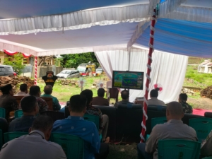 Babinsa Monggonao Lakukan Monitoring Kegiatan Panen Raya Jagung Kuartal IV Tahun 2025