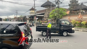Pengaturan Lalin Sore Rutin, Polsek Abiansemal Beri Pelayanan Prima Kepada Pengguna Jalan