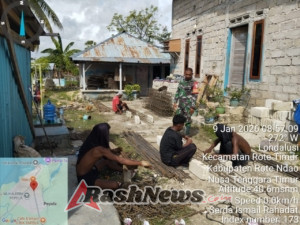 Babinsa Rote Timur Pastikan Pekerjaan Behel Slof Bawah KDKMP Berjalan Aman dan Terkendali