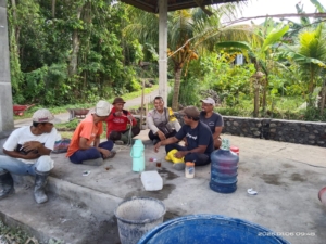 Dengar Keluhan Warga, Bhabinkamtibmas Desa Kertha Buana Menggelar Jumat Curhat.