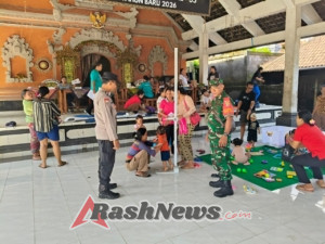 Bhabinkamtibmas Polsek Gianyar Pantau Posyandu Siklus Hidup di Desa Temesi